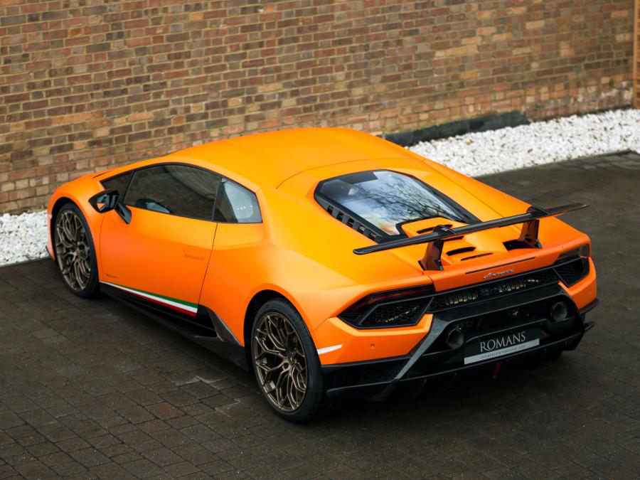  Lamborghini Huracan Performante (LB724) 2017 года  (UK) (фото 2 из 24)